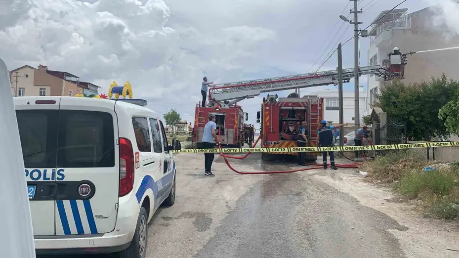 Karaman’da boşandığı eşi ile tartışan öfkeli koca bezinle evini yaktı