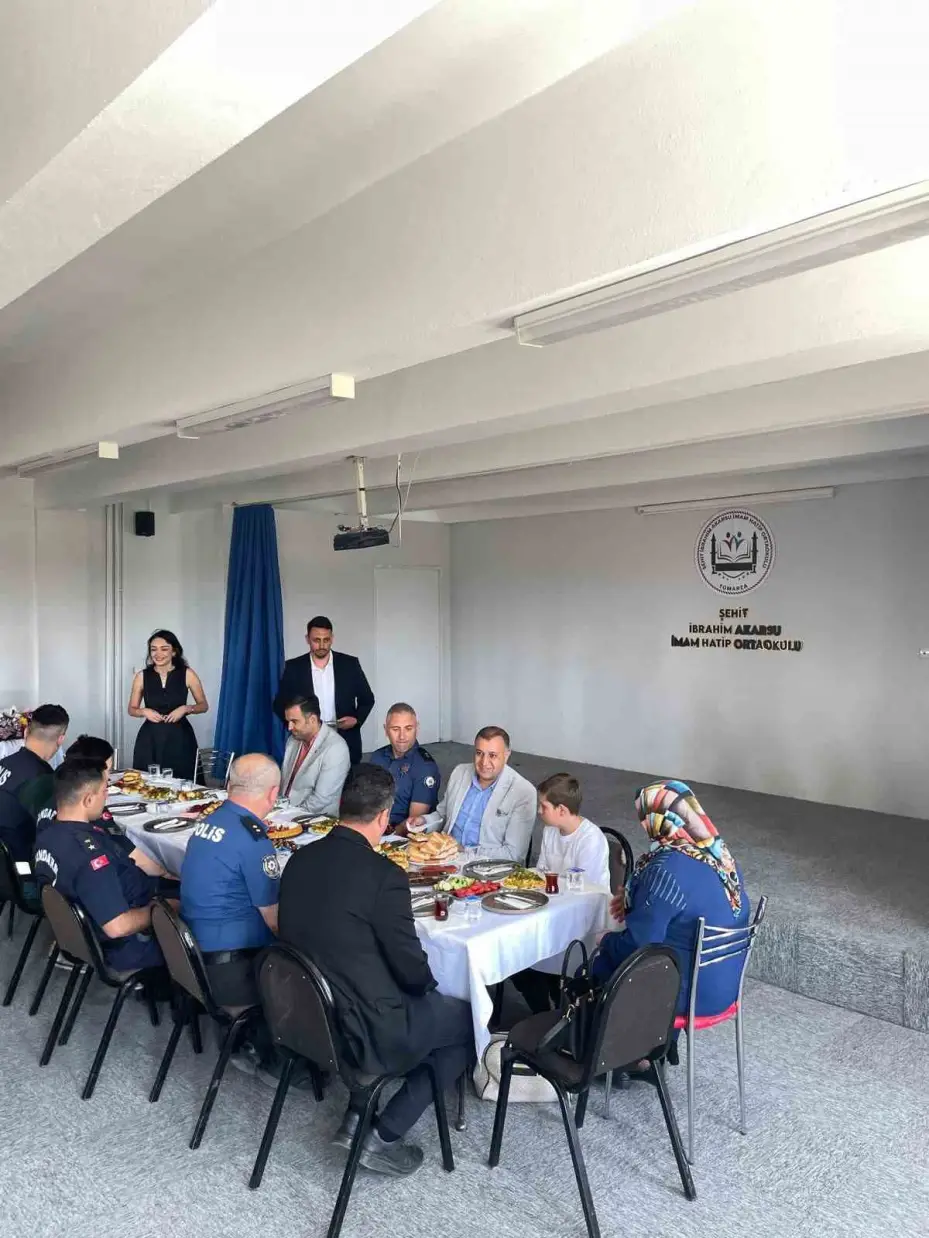 Tomarzalı şehidin ailesi isminin verildiği okulda ağırlandı