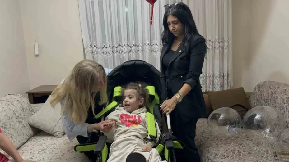 Sivrisinek ısırığıyla yatağa bağımlı hale gelen çocuk, İHA’nın haberinden sonra pusetine kavuştu