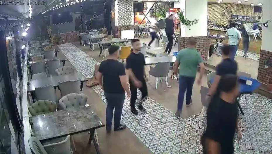 ‘Niye selektör yaptın’ kavgasında sandalye ve okey ıstakaları havada uçtu