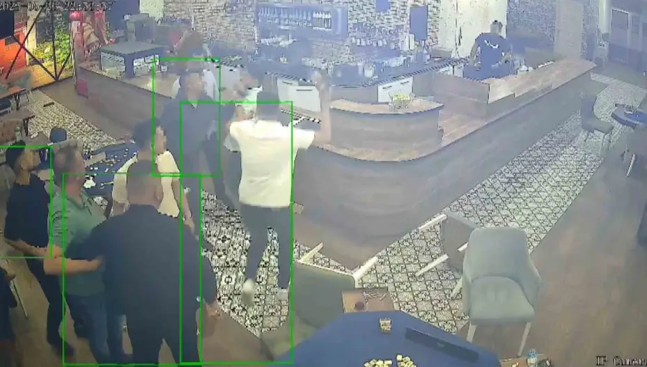 ‘Niye selektör yaptın’ kavgasında sandalye ve okey ıstakaları havada uçtu