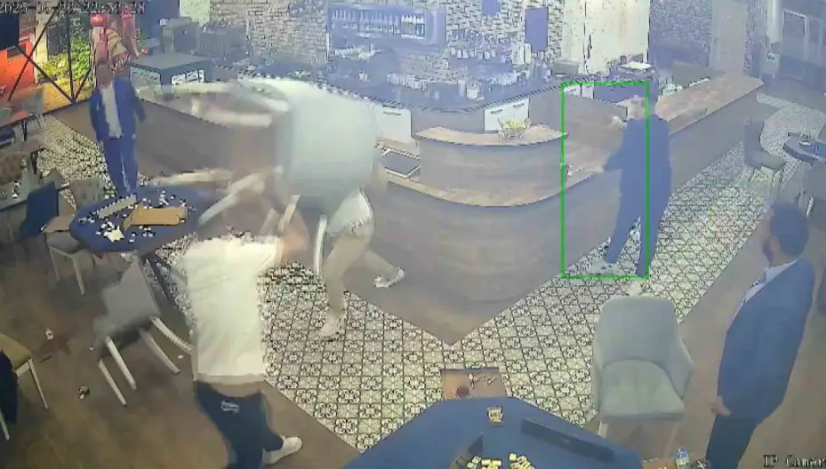 ‘Niye selektör yaptın’ kavgasında sandalye ve okey ıstakaları havada uçtu