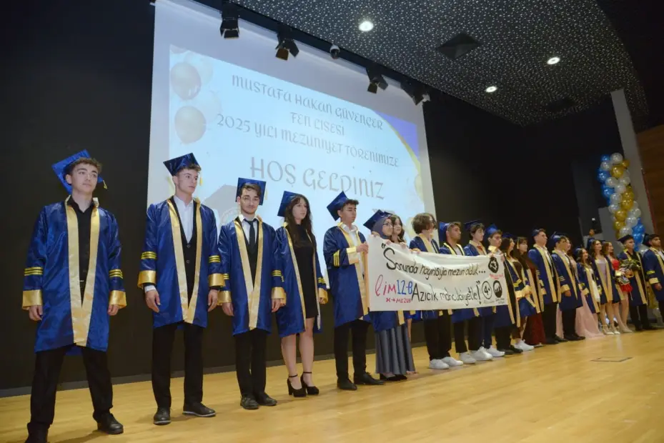Mustafa Hakan Güvençer Fen Lisesi’nde mezuniyet coşkusu