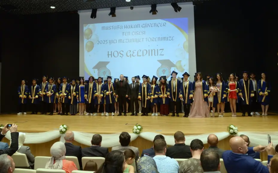 Mustafa Hakan Güvençer Fen Lisesi’nde mezuniyet coşkusu