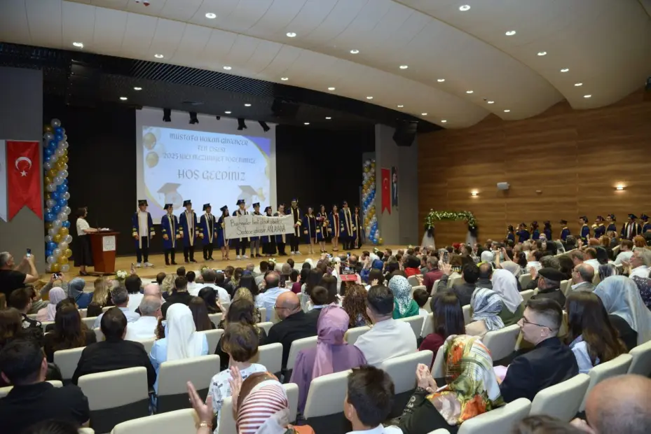Mustafa Hakan Güvençer Fen Lisesi’nde mezuniyet coşkusu