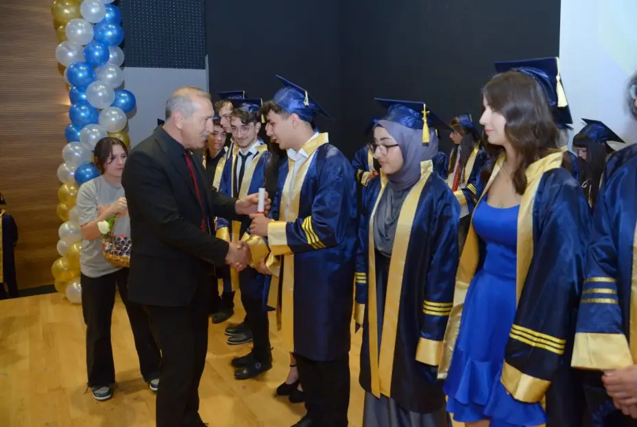 Mustafa Hakan Güvençer Fen Lisesi’nde mezuniyet coşkusu