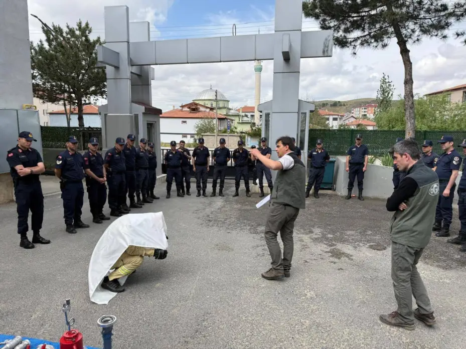 Jandarma Komutanlığı personeline yangın eğitimi verildi