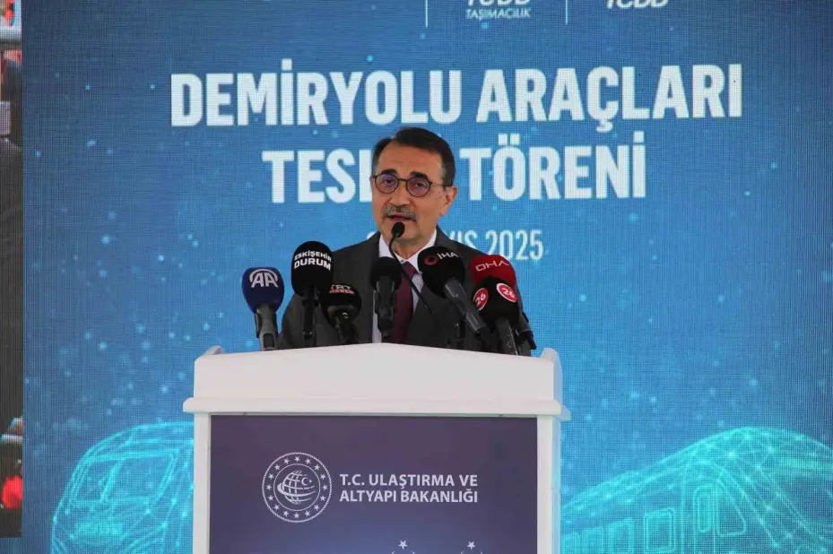 Bakan Uraloğlu, TÜRASAŞ Araç Teslim Töreni’ne katıldı