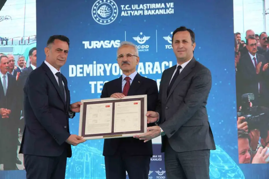 Bakan Uraloğlu, TÜRASAŞ Araç Teslim Töreni’ne katıldı