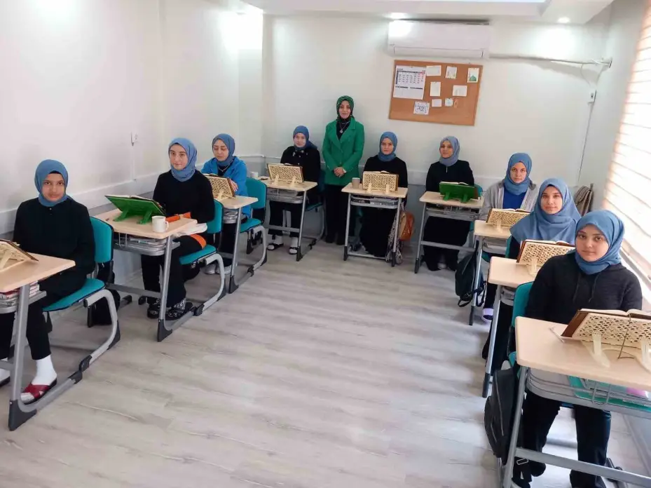 Develi Mümin Dulun Hafızlık Kız Kur’an Kursu mezuniyet coşkusu
