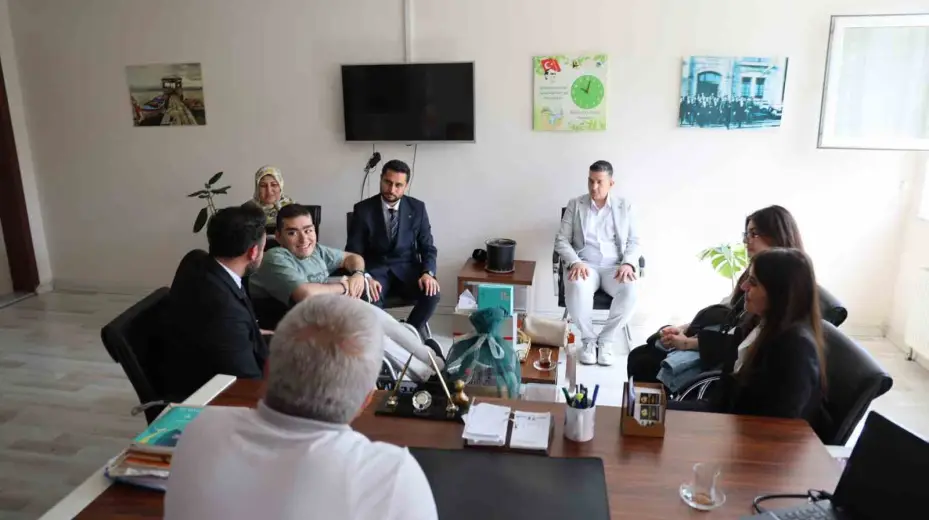 Kooperatifçiliği anlattığı resimle gönüllerde taht kurdu