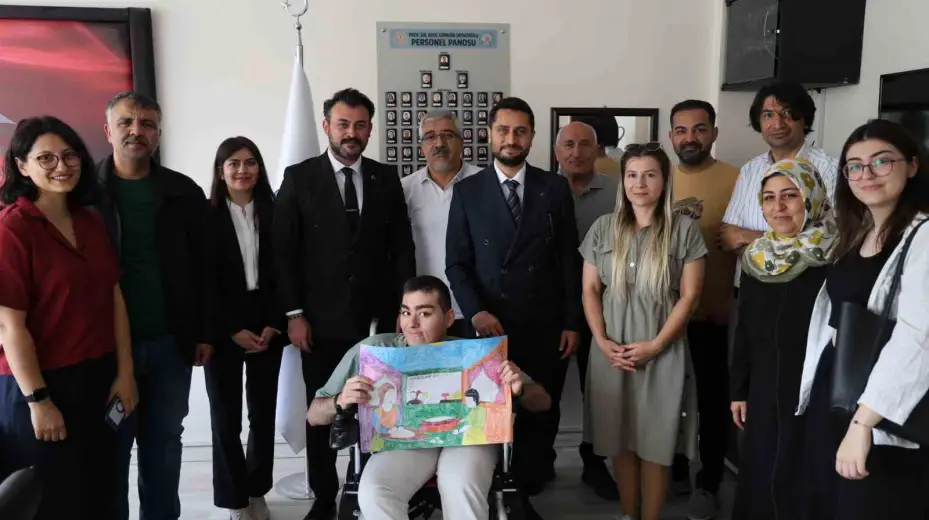Kooperatifçiliği anlattığı resimle gönüllerde taht kurdu