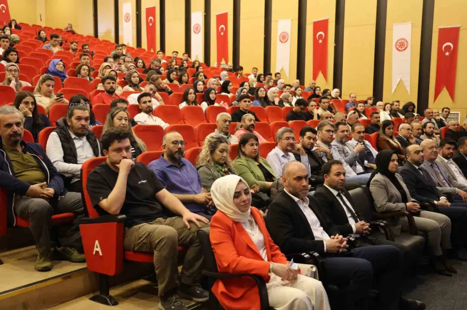 Panelin eşi benzeri görülmemiş katılımcıları dikkat çekti