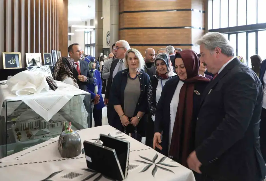 Melikgazi’de el emeği, göz nuru eserler görücüye çıktı