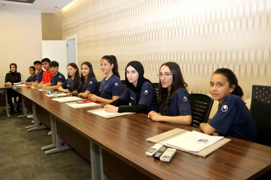 Şampiyon sporculardan İl Sağlık Müdürü Erşan’a ziyaret
