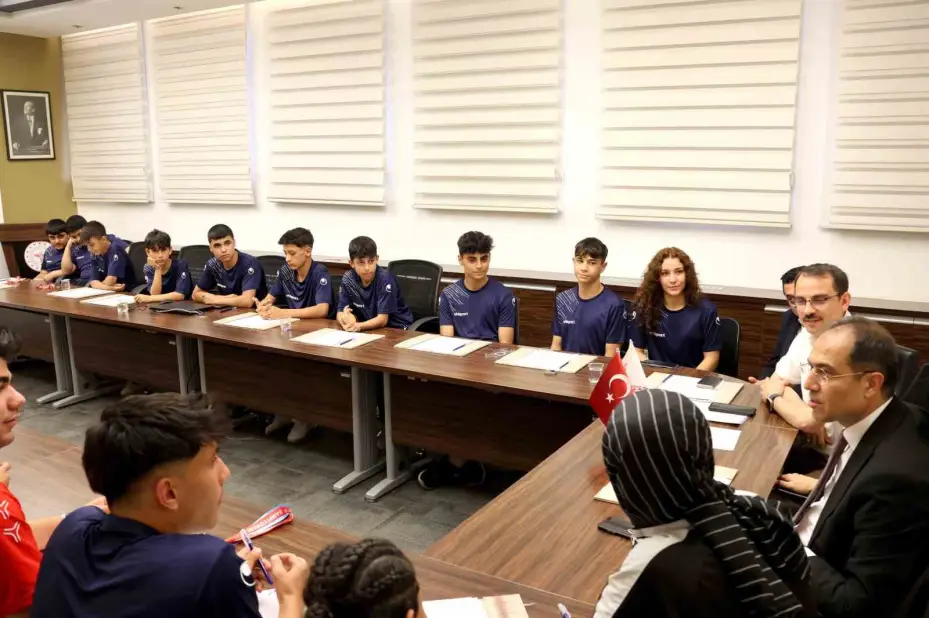 Şampiyon sporculardan İl Sağlık Müdürü Erşan’a ziyaret