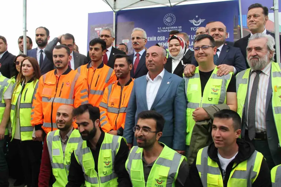 Bakan Uraloğlu, Eskişehir’de Hasanbey Lojistik Merkezi Demiryolu Bağlantısı Temel Atma Töreni’ne katıldı