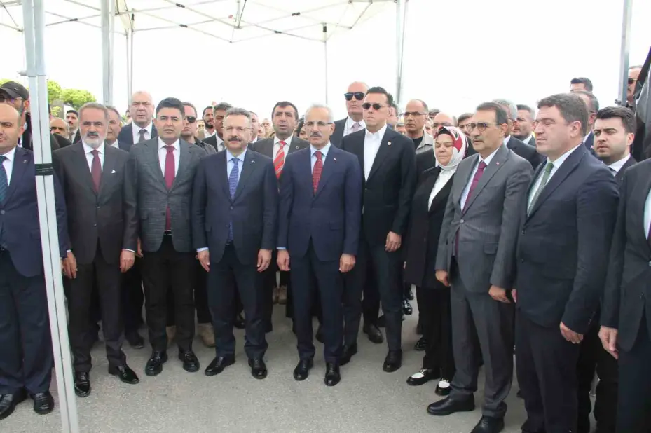 Bakan Uraloğlu, Eskişehir’de Hasanbey Lojistik Merkezi Demiryolu Bağlantısı Temel Atma Töreni’ne katıldı