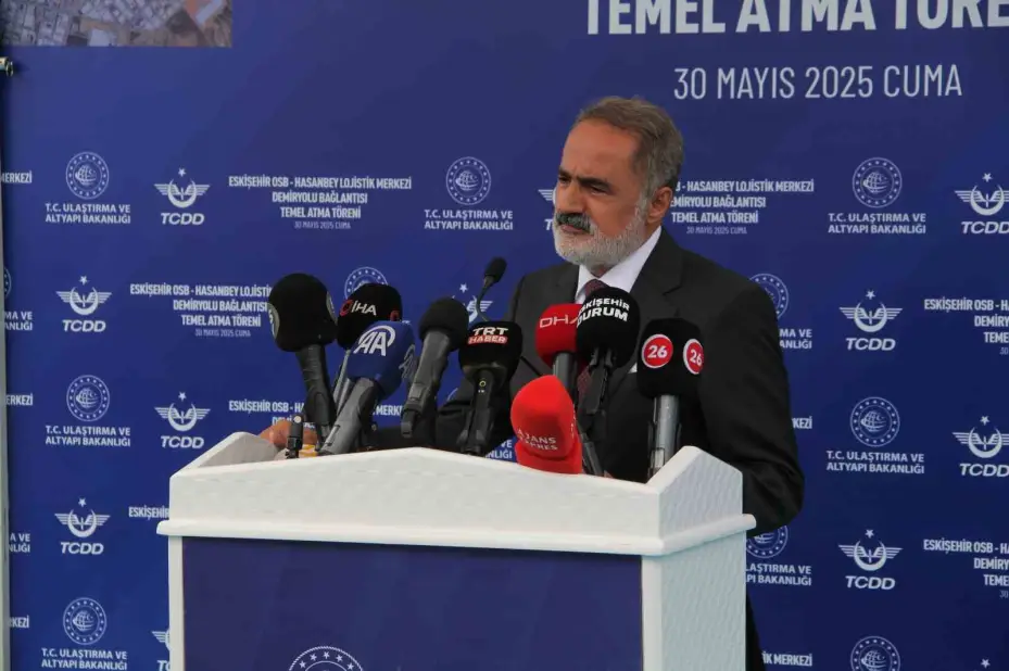 Bakan Uraloğlu, Eskişehir’de Hasanbey Lojistik Merkezi Demiryolu Bağlantısı Temel Atma Töreni’ne katıldı