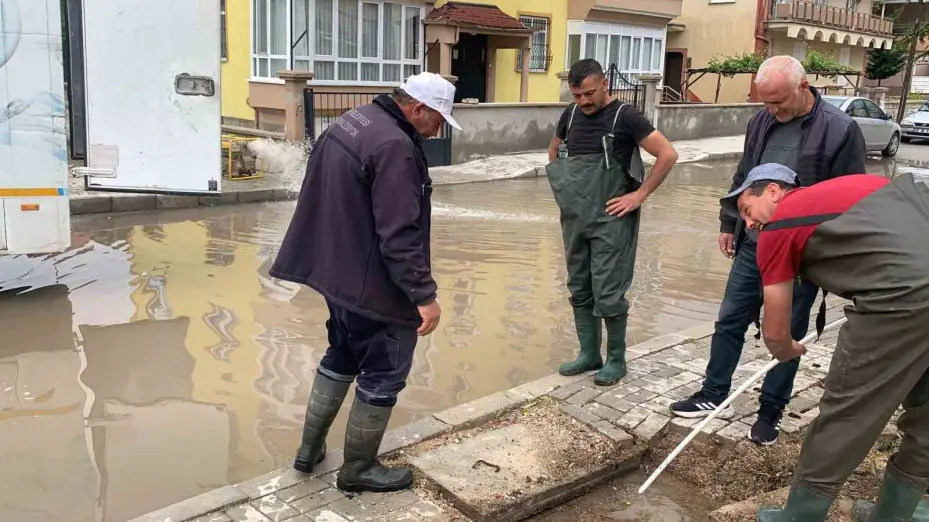 Karaman’da sağanak sonrası yollar göle döndü