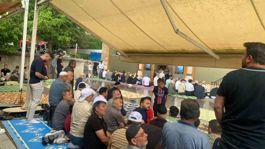 Karaman’da sağanak sonrası yollar göle döndü