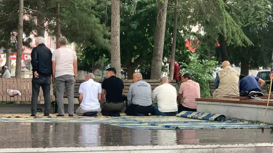 Karaman’da sağanak sonrası yollar göle döndü