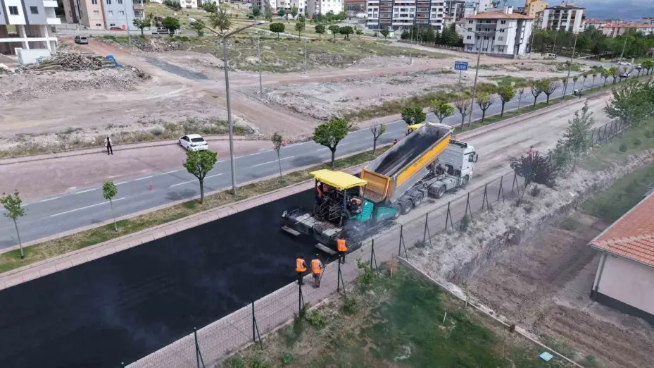 Büyükşehirin Erkilet’teki 36 milyon TL’lik yol yenileme çalışması başladı