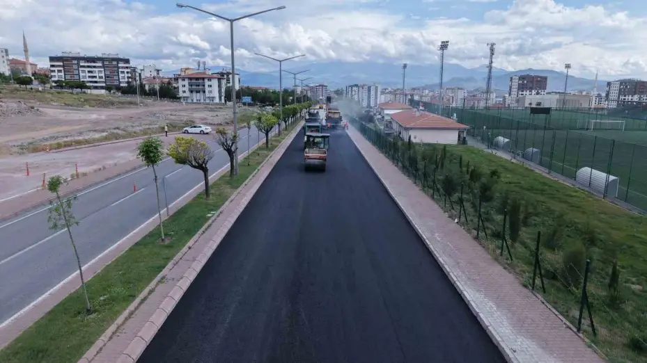 Büyükşehirin Erkilet’teki 36 milyon TL’lik yol yenileme çalışması başladı