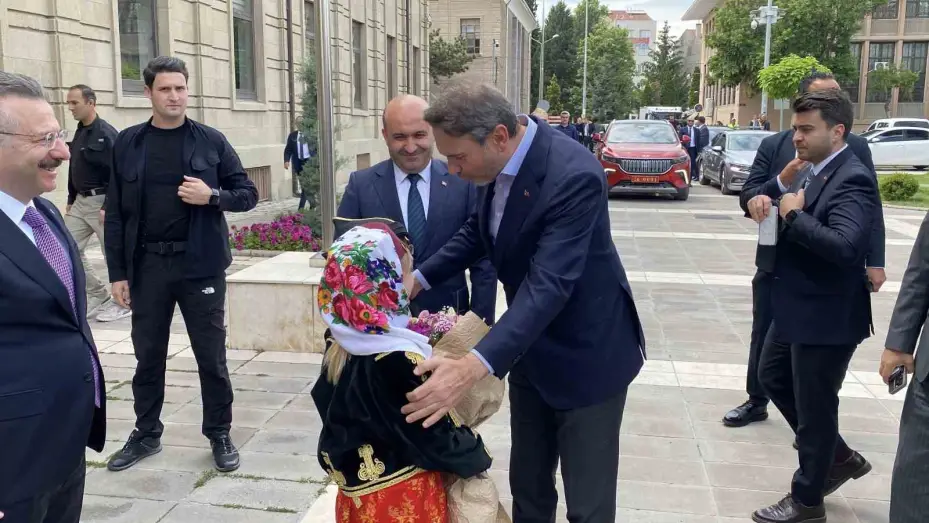 Bakan Bayraktar, Eskişehir Valiliği’ni ziyaret etti