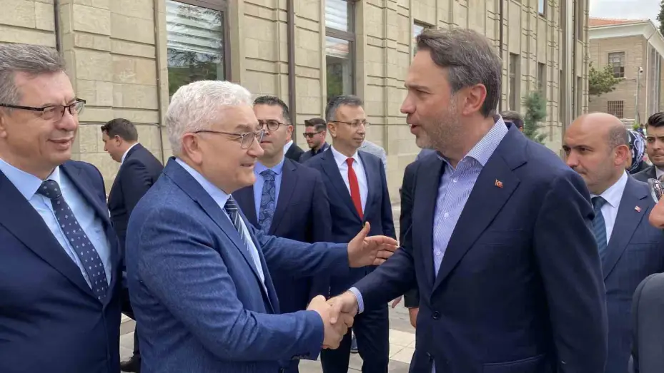 Bakan Bayraktar, Eskişehir Valiliği’ni ziyaret etti