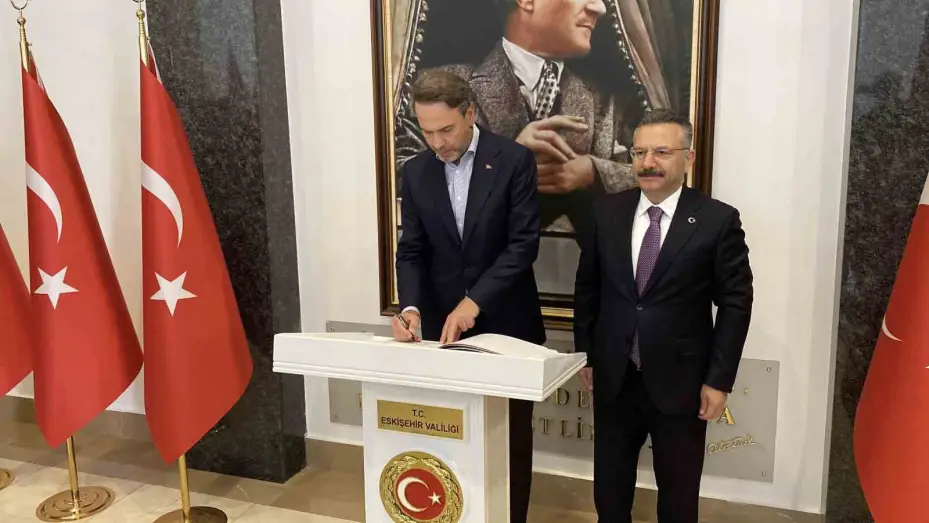 Bakan Bayraktar, Eskişehir Valiliği’ni ziyaret etti