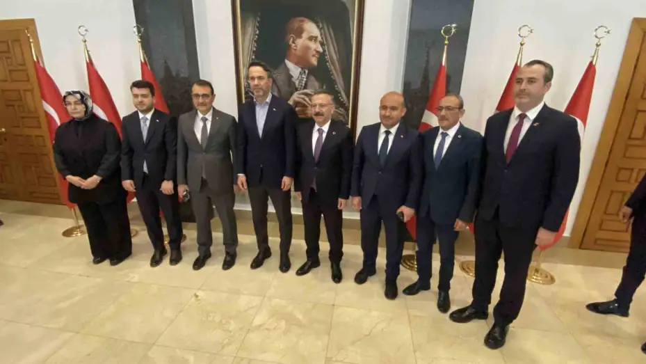 Bakan Bayraktar, Eskişehir Valiliği’ni ziyaret etti