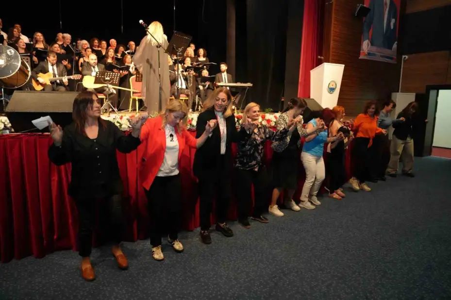 Gölbaşı Belediyesi kültür ve sanat kursiyerlerinden yıl sonu gösterisi