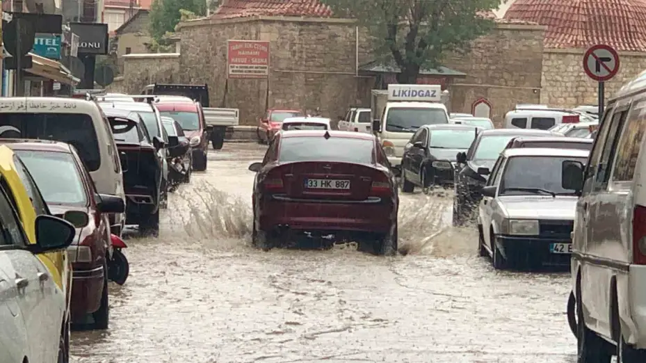 Karaman’da sağanak yağış etkili oldu