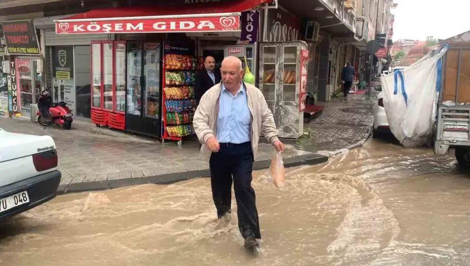Karaman’da sağanak yağış etkili oldu