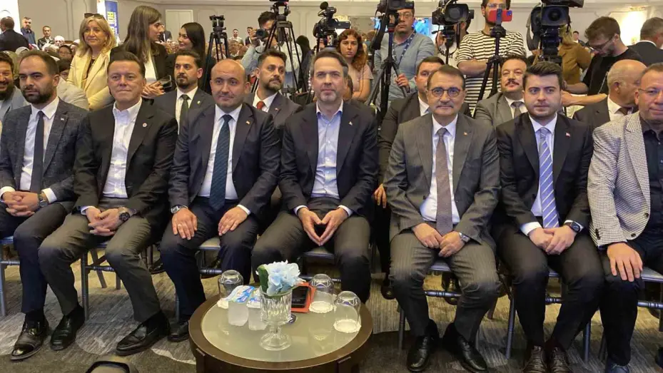 Bakan Bayraktar: "Akkuyu’da dünyanın en büyük nükleer enerji şantiyesi yatırımı devam ediyor"