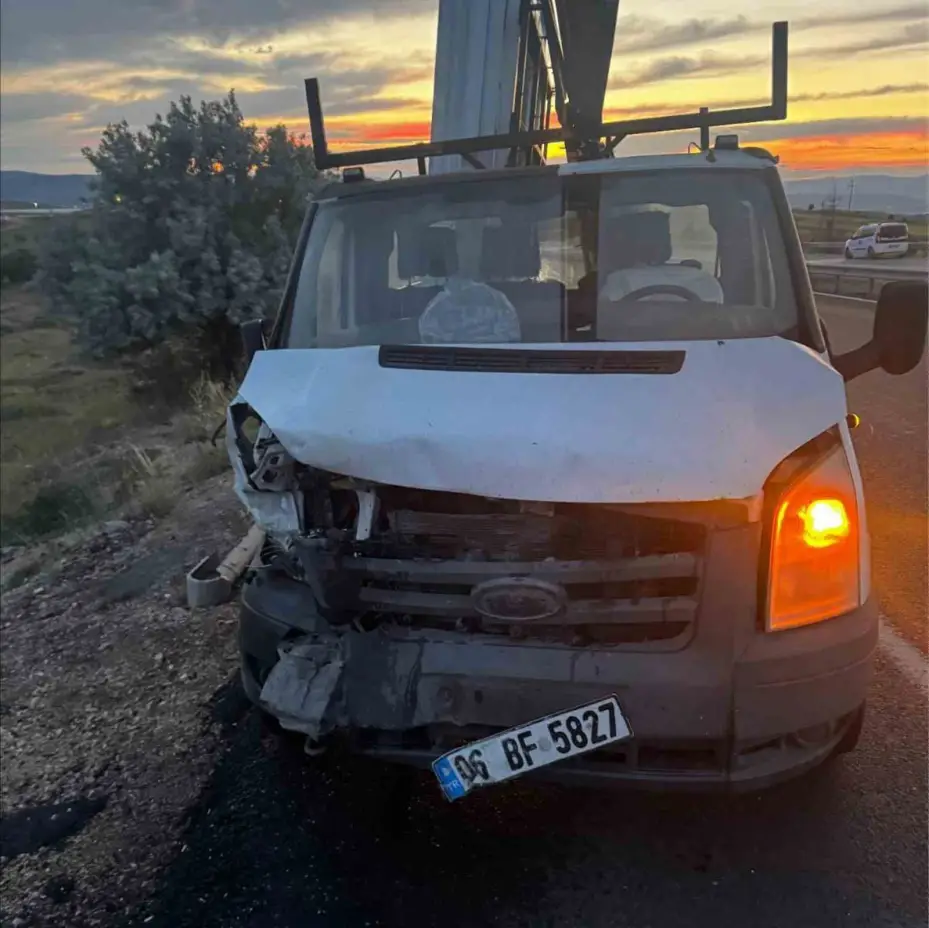 Kırıkkale’de otomobil ile kamyonet çarpıştı: 1 ölü, 2 yaralı