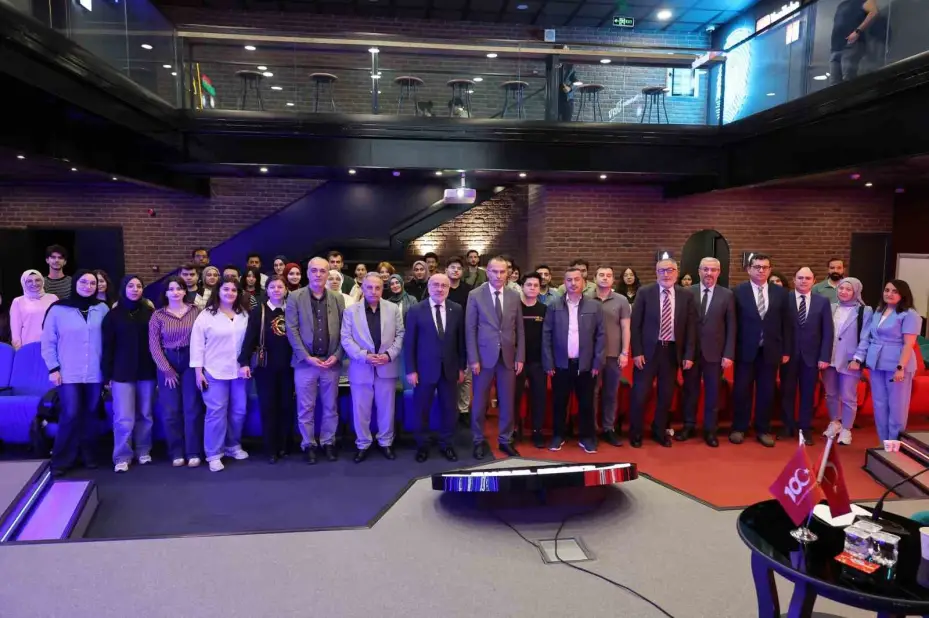 KAYÜ’de ’Yapay Zekâ ve ABC: Bilimde Yeni Krallık ve Kraliçesi’ konferansı düzenlendi