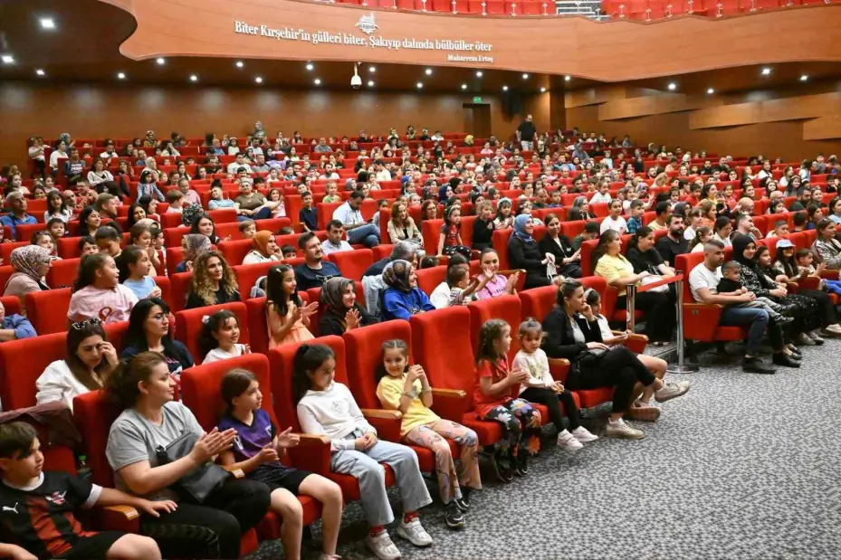 Odunpazarı Belediyesi Tiyatrosu, Kırşehir’de minik kalplere dokundu