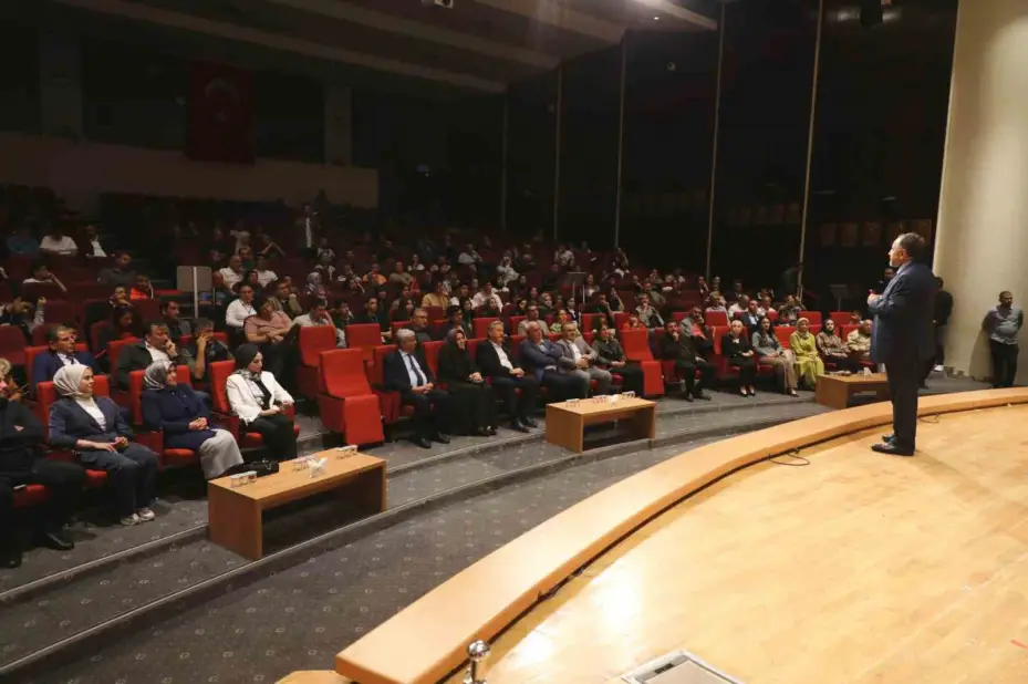 Melikgazi’de ’Kızılelma’ konferansı