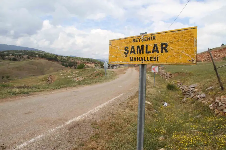 Konya’da mahalle sakinleri muhtarlarını seçmek için sandık başına gitti