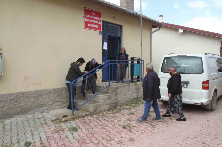 Konya’da mahalle sakinleri muhtarlarını seçmek için sandık başına gitti