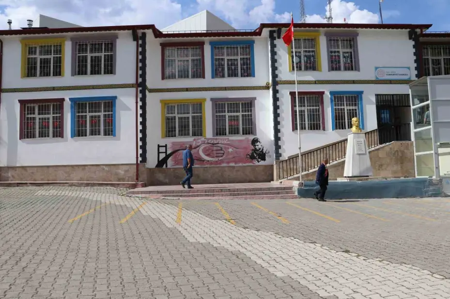 Sivas’ta muhtarlık için yeniden sandığa gidildi