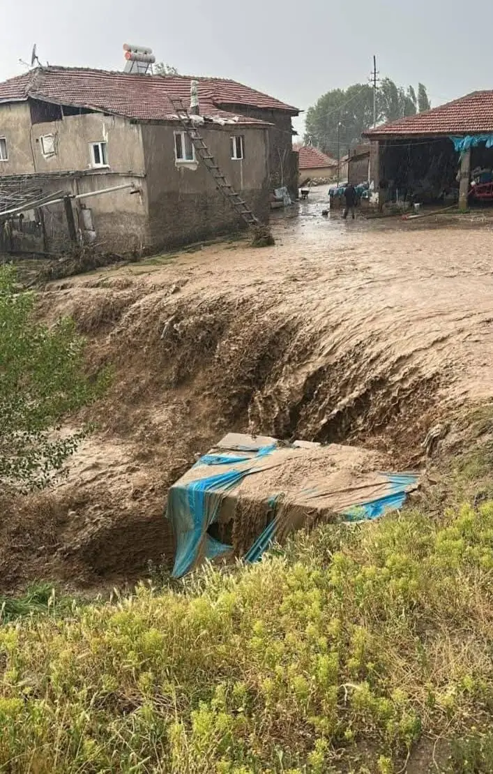 Yozgat’ta şiddetli yağış sele neden oldu
