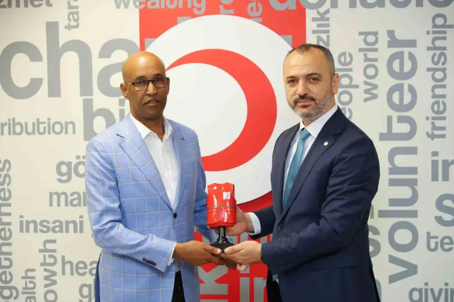 Somali Büyükelçisi kurban vekaletini Türk Kızılay’a verdi