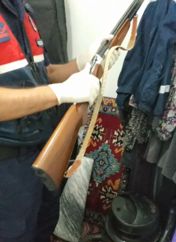 Aksaray’da magandaların evinden cephanelik çıktı