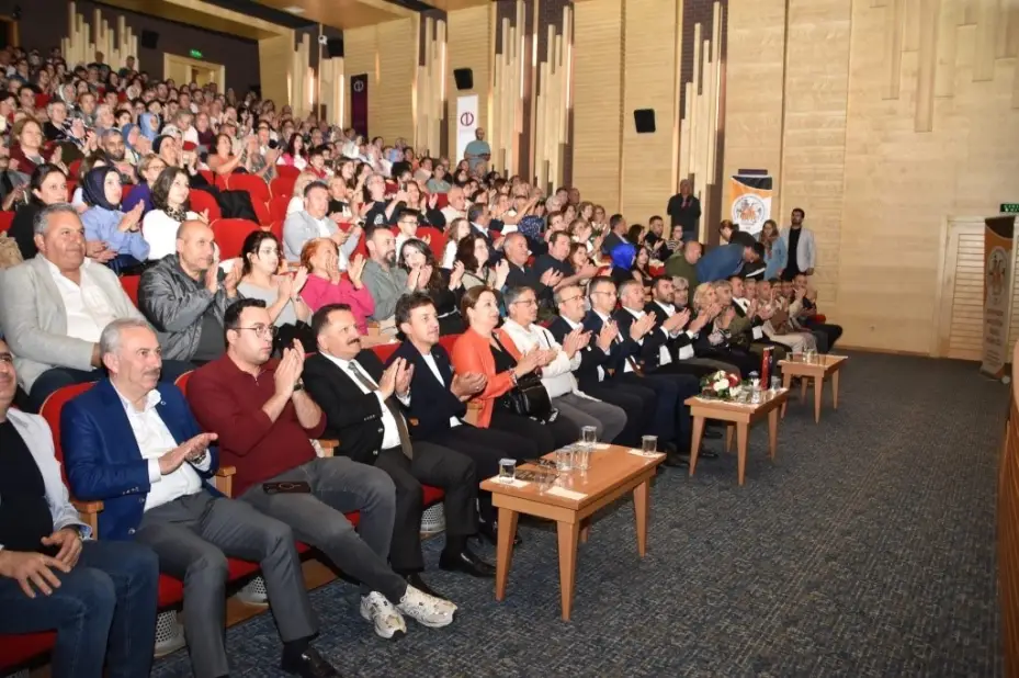 Odunpazarı Halk Eğitimi Merkezi Türk Halk Müziği Korosu sezon sonu konseri