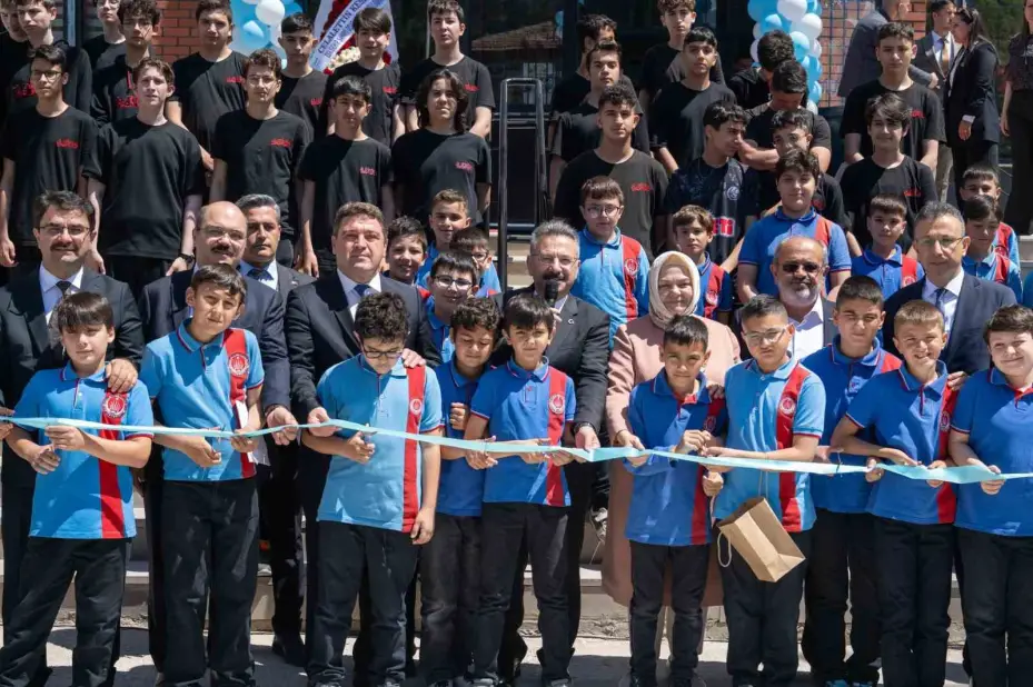 Vali Aksoy, Eskişehir Anadolu İmam Hatip Lisesi’nin açılış törenine katıldı