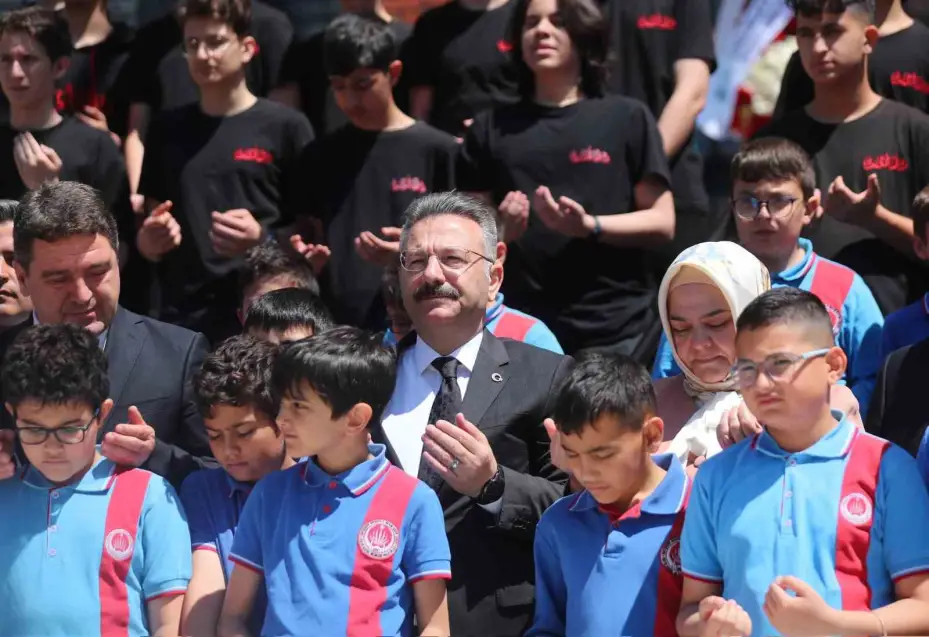 Vali Aksoy, Eskişehir Anadolu İmam Hatip Lisesi’nin açılış törenine katıldı