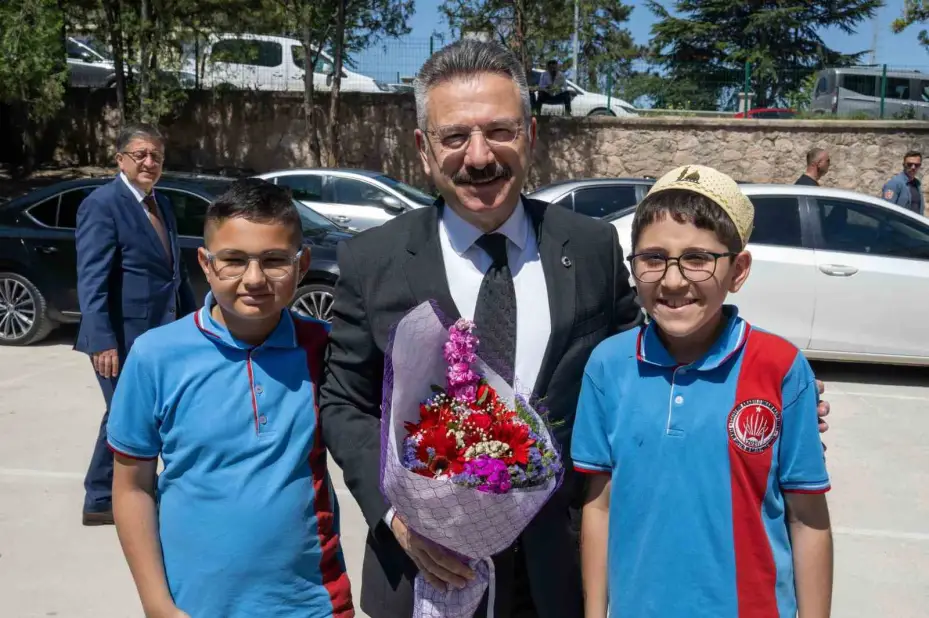Vali Aksoy, Eskişehir Anadolu İmam Hatip Lisesi’nin açılış törenine katıldı